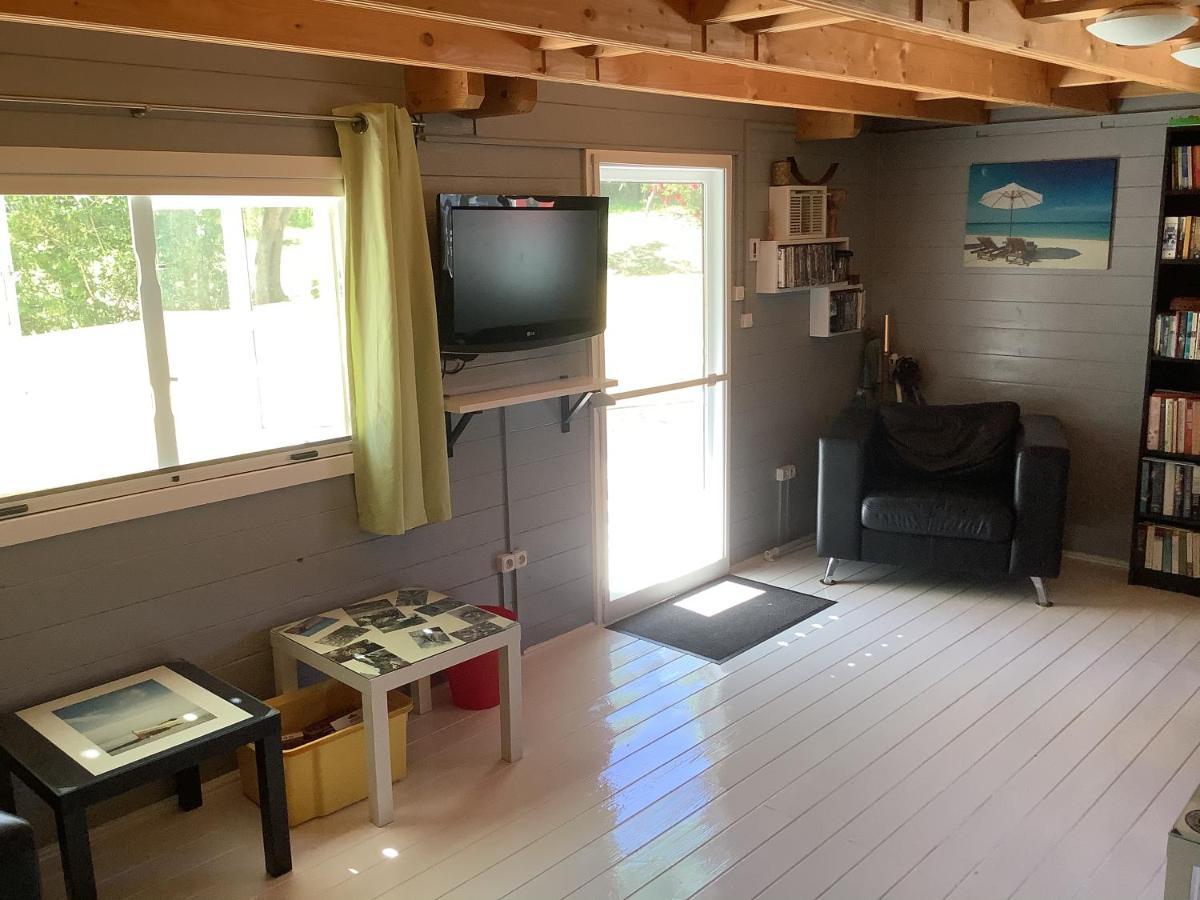 The Cabin, Кипарисия Екстериор снимка